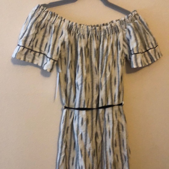 Off the shoulder dress with waist tie - Picture 4 of 6